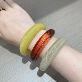 バングル 樹脂 アクリル 幾何学模様 不規則 オープン ピンク イエロー グリーン 色落ちしない 高級感 個性 普段使い おしゃれ かわいい