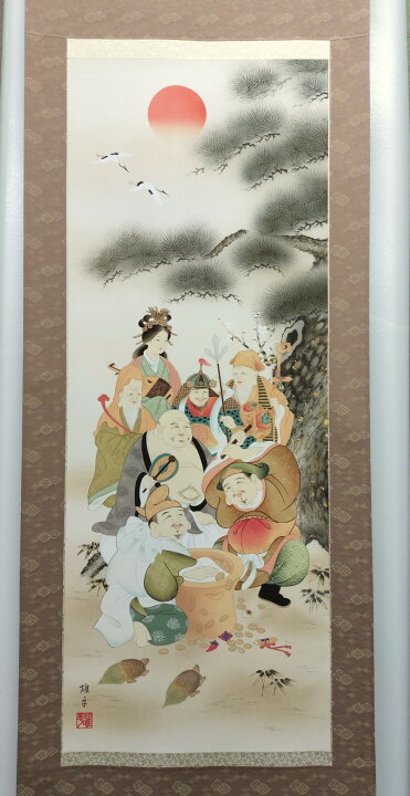楽天市場】掛け軸 七福神 尺五サイズ（54.5×190センチ）化粧箱(紙箱 