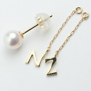 パール ピアス チャーム 金属アレルギー 安心 ぶら下がり タイプ 真珠 イニシャル かわいい あこや真珠 k18 18k 18金 揺れる アルファベット 贈り物 シンプル 定番 普通 フォーマル 式典 5.5mm ア