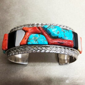 インディアンジュエリー バングル ズニ ターコイズ コーラル ジェット ブレスレット 1970年代オールド シルバー Indian jewelry - bracelet - キングマン 鉱山 メンズ レディース ギフト プレゼント おすすめ