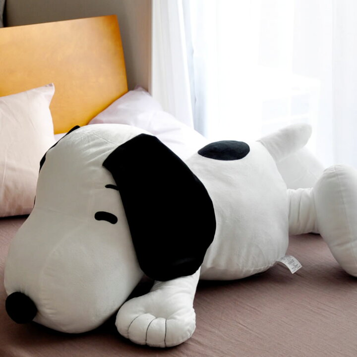 楽天市場 スヌーピー ジャンボ抱き枕 抱きクッション 大きいサイズ 特大クッション 大人もしっかり抱きしめられるビッグスヌーピー 全長約90cm 特大 ぬいぐるみ 抱き枕 スヌーピー Peanuts ディズニー 特大ぬいぐるみ プレゼント 西川 おめざめばざーる
