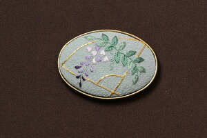 帯留め 刺繍 京都 末広 藤 日本刺繍 帯留 新品 帯どめ 金具 帯止め おしゃれ 手作り 訪問着 着物 小物 和装小物 和雑貨 付下げ 小紋 無地 紬 着物用 きもの用 かわいい ブローチ アクセサリー