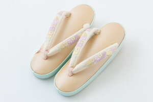 和小物さくら 真綿入り 草履 着物 帆布生地 光沢 刺繍鼻緒 京都 和小物 和服 和装 普段 レディース 普段 履き 鼻緒付き 訪問着 付下げ 小紋 無地 紬 和服 和装小物 女性 足に優しい ぞうり 着
