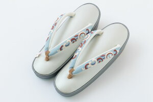 和小物さくら 真綿入り 草履 着物 帆布生地 光沢 刺繍鼻緒 京都 和小物 和服 和装 普段 レディース 普段 履き 鼻緒付き 訪問着 付下げ 小紋 無地 紬 和服 和装小物 女性 足に優しい ぞうり 着