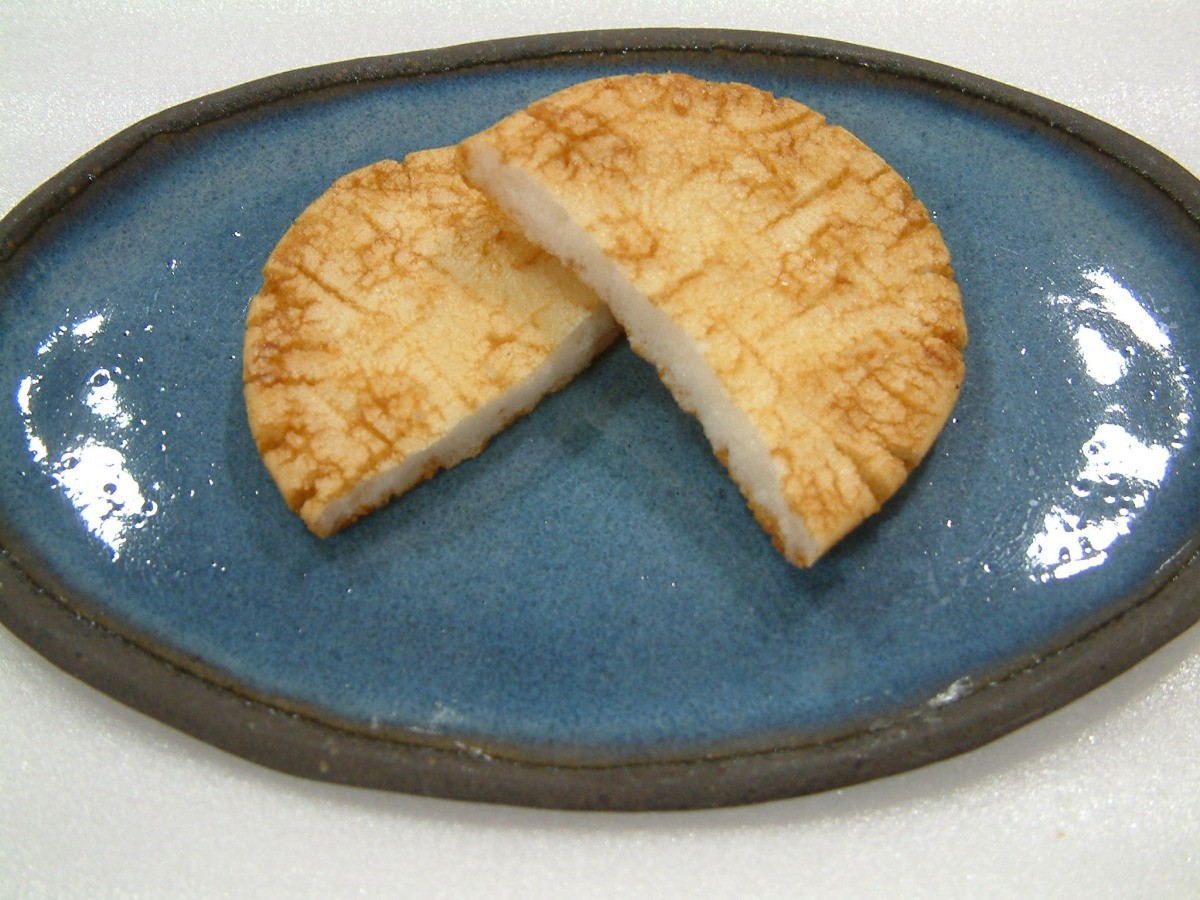 秋田味噌が独特の風味を奏でます 一乃穂 しとぎ味噌がき 8枚入 Seasonal Wrap入荷 特売