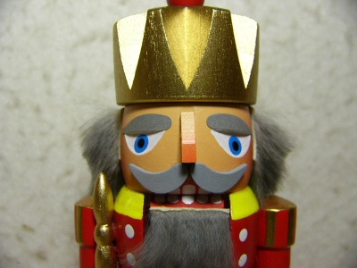 ドイツ製包装紙 ラッピング無料 くるみ割り人形 王様 赤 割引も実施中 コルベ工房 エルツ地方 ザイフェン 買収