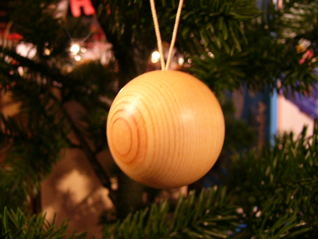 着後レビューで 送料無料 クリスマス オーナメント 木の玉 定番から日本未入荷 白木 ドイツ製