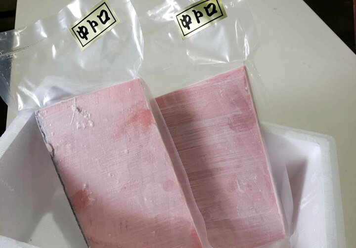 楽天市場】マグロ 送料無料 刺身 本マグロ 中トロ 柵 皮付き 約500g 鮪 まぐろ 冷凍 極上 業務用 刺身 海鮮丼 専門店 おつまみ 2022 ギフト プレゼント : まぐろ屋のおもてなし 楽天市場】マグロ 送料無料 刺身 本マグロ 中トロ 柵 皮付き 約500g 鮪 まぐろ 冷凍 極上 業務用 刺身 海鮮丼 専門店 おつまみ 2022 ギフト プレゼント : まぐろ屋のおもてなし