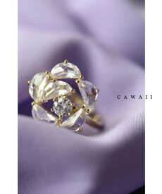 手元に煌めく雫花ビジューリング