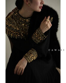 （S~2L対応）（黒）煌めくゴージャスな装飾ベールのプリーツロングワンピース(ベルト付)