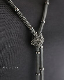 クールに揺れるノットチェーンネックレス
