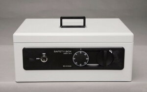 ACXI[}@񂰋Ɂ@SBX-A4@O[@yԕiELZsz@558235