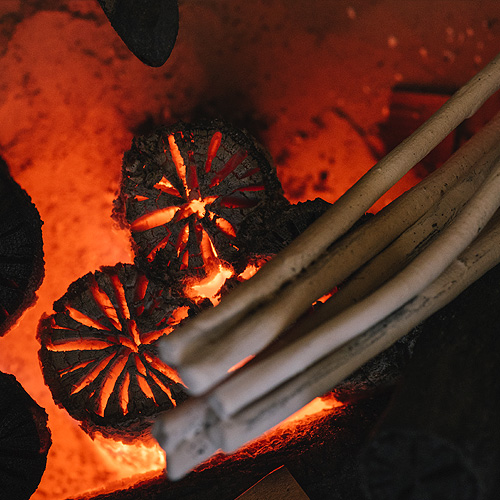 楽天市場】茶の湯炭(菊炭)専門の窯元 国東製炭の 炉用 単品炭 輪胴 小