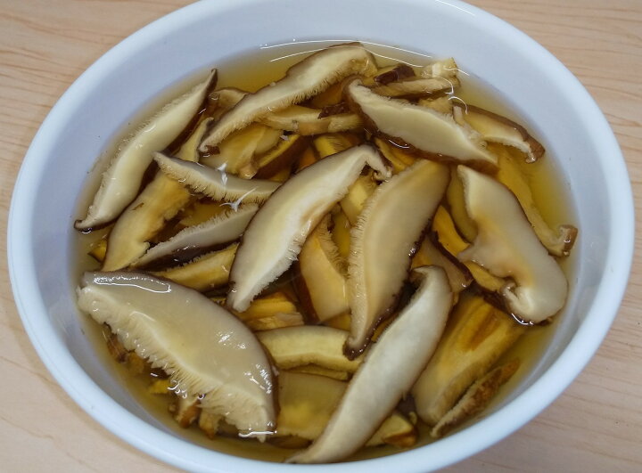 楽天市場 干し椎茸再乾スライス3ミリ 1kg ひな祭り ちらし寿司 業務用お得 ちらし寿司 巻き寿司 干ししいたけ 干しシイタケ 乾燥椎茸 乾燥しいたけ 乾燥シイタケ 出汁 だし ダシ 選別品 送料無料 大道貿易 楽天市場店