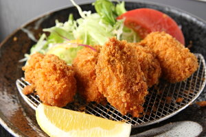 米崎の大粒加熱用牡蠣(生・冷蔵)(約200g・約10粒)一級品のカキを出荷する岩手県広田湾米崎!かきフライや土手鍋、バター焼きには、この「加熱用」を使わなければジュワッと滲み出る美味さ