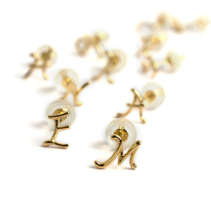 18k ピアス つけっぱなし 小さめ 【Mollica Lettera モリカ レッテラ】 ピアス イニシャル アルファベット 18金 金属アレルギー 対応 レディース ジュエリー アクセサリー プレゼント ピアス キャッチ k18 カジュアル おしゃれ ピアス リング OPS. 新品 K18イニシャルピアス『F』 片耳分ピアス