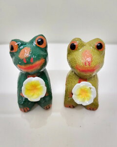 蛙 カエル 2カラーセット プルメリア 木彫り  ミニカエル バリ雑貨 バリ木彫り アニマル置物 アジアン