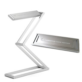 パリ限定！LOUIS VUITTON ルイヴィトン美術館 充電式LEDライト 折りたたみ式コンパクトライト 卓上デスクライト 照明 明るさ3段階調節 FONDATION LOUIS VUITTON Table lamp Ziga　フォンダシオンルイヴィトン