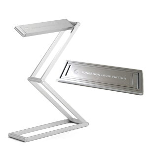 pILOUIS VUITTON CBgp [dLEDCg ܂肽ݎRpNgCg fXNCg Ɩ 邳3iK FONDATION LOUIS VUITTON Table lamp Ziga@tH_VICBg