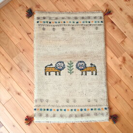 ペルシャ ギャッベ 【本場イラン産】 88x60cm 厚み 2.57cm アイボリー ベージュ グレー 原毛 ライオン 生命の木 ヤギ ウール100% セール ギャベ 玄関マット 天然素材 草木染め 手織り 絨毯 ラグ Gabbeh 赤ちゃんも安心 遊牧民族 RJ15307