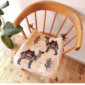 ペルシャ ギャッベ 本場イラン産 座布団 39.5×40.5cm 厚み 2.36cm アイボリー ラクダ 生命の木 セール ギャベ チェアマット ウール100% 天然素材 草木染め 手織り 絨毯 ラグ 赤ちゃんも安心 遊牧民族 プレゼント Z1163