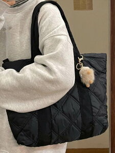 キルティング トートバッグ バッグ カバン レディース トート マザーズバッグ 肩がけ 手持ち 大容量 スクエア 四角 ポケット ファスナー 内部ポケット かわいい 大人可愛い きれいめ シンプ