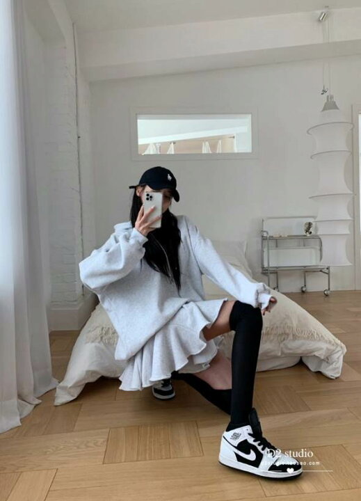 和柄:超ミニスカート・パーカー・Tシャツ(靴下のおまけ付き))