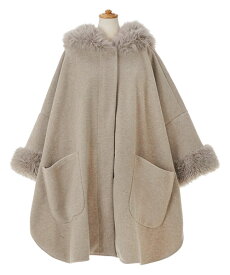 レディース 秋冬 大人可愛い 上品 きれいめ 大人カジュアル フェミニン フード ジョイントスペース フェイクファー ケープ ポンチョ Liala×PG 全3色｜lpg141-2169【1】