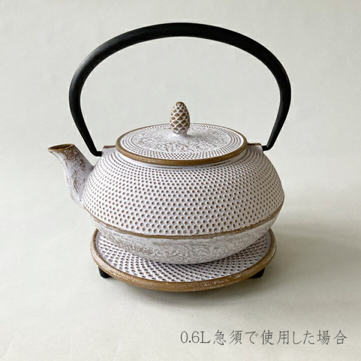 楽天市場 南部鉄器 鍋敷き なべしき おしゃれ かっこいい かわいい 釜敷 丸霞 大 約13cm 黒 ブラック 白 ホワイト ゴールド 伝統工芸 ギフト 贈り物 プレゼント ロジアソシエイツ Roji 岩手 日本製 折々屋 楽天市場店