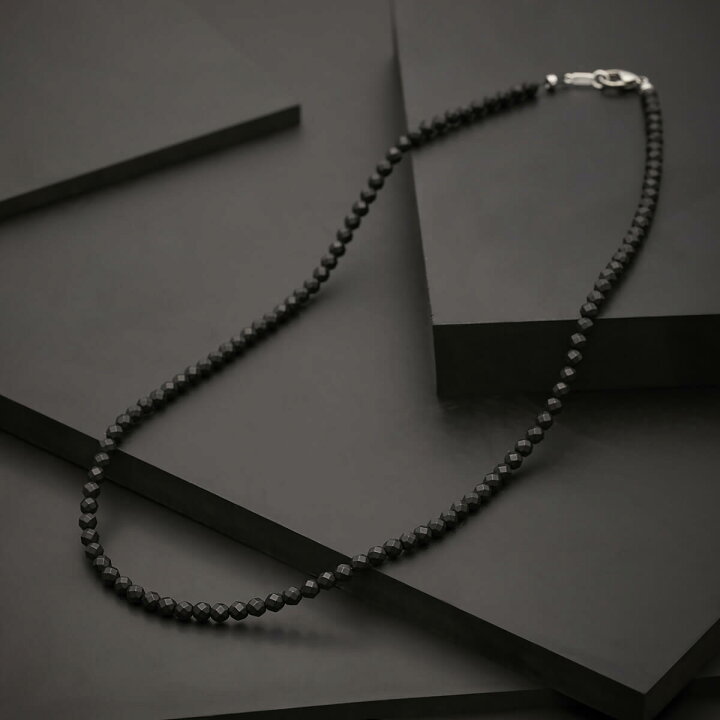楽天市場 コラントッテ ネックレス Luce A Matte ブラック Colantotte 日本正規品 ル チェ 首のこり 肩こり コリ 緩和 グッズ 磁気ネックレス 健康アクセサリー 冷え性 スポーツ グッズ 男性用 女性用 メンズ レディース おしゃれ かっこいい ギフト 血行改善 肩コリに