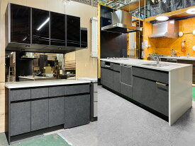 【モデルルーム展示品】【特注・未使用品】タカラスタンダード ペニンシュラタイプ W2435 クォーツストーン天板 右シンク システムキッチン / W1600 カップボードセット グレー(柄有り) マンション 戸建て リフォーム【Y1011-01】