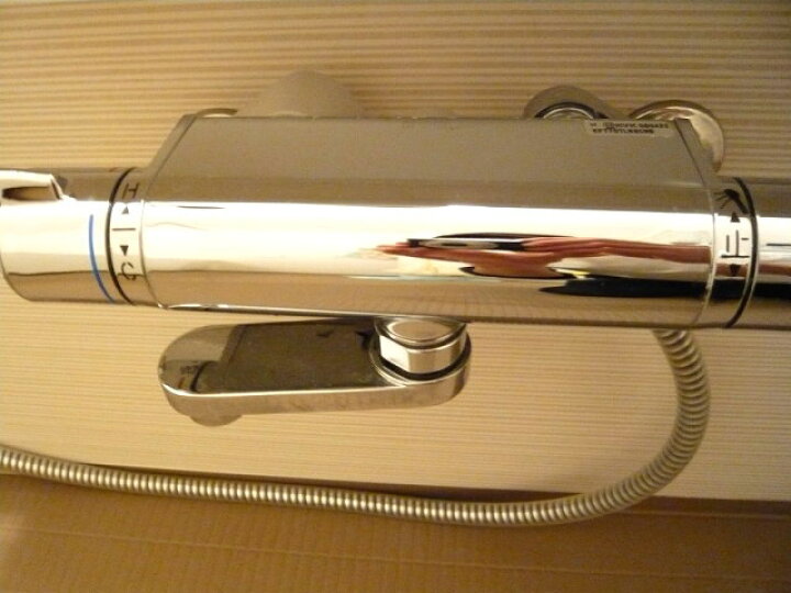 楽天市場 業務用 水垢取り酸性ジェル500ml スプレータイプ 水垢 鏡 水アカ 水垢落とし 水アカ 研磨成分ゼロ 傷つけずに頑固な水垢を強力に落とします うろこ取り 浴室 浴槽 風呂 蛇口 トイレ 便器 車 シンク ガラス 大掃除 お掃除専門店ｋｉｓ 楽天市場支店