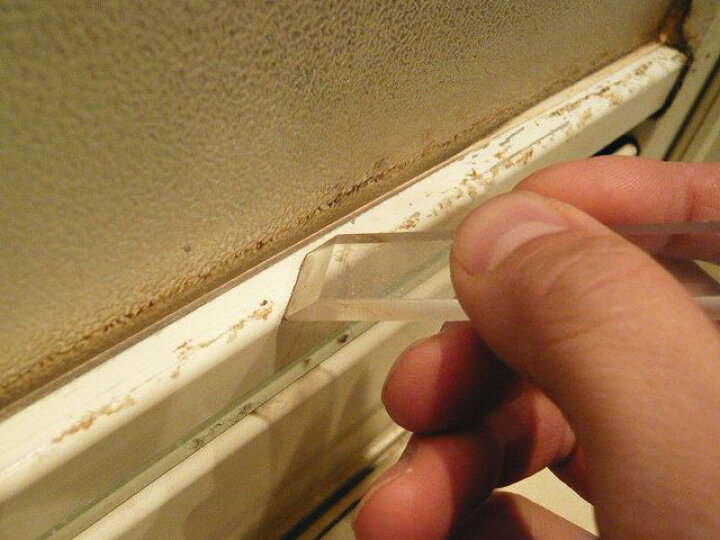 楽天市場 傷つけたくない シールはがし シール剥がし 水垢取り 水垢落とし 万能お掃除スティック 標準サイズ 研磨用耐水ペーパー付 隙間掃除 Ihヒーター コゲ取り お風呂 ドア ステンレス 白い 水垢 蛇口掃除に最適 便利グッズ アイデア商品 大掃除 おそうじスティック