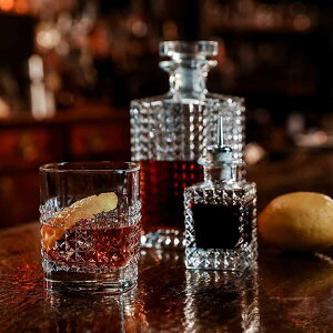 CW {~I ~N\W[GNVfJ^ Wt ///fL^  g X^CbV GKg C^A Luigi Bormioli Mixology Elixir Decanter