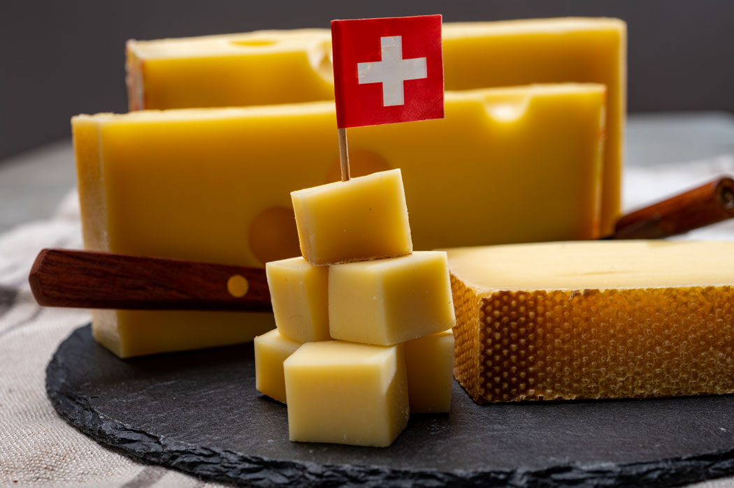チーズフォンデュにはかかせない 甘みのあるフルーティーな印象のあるチーズ グリュイエール ハード セミハード チーズ スイス産 3周年記念イベントが 毎週水 グリエール 約200～250g 金曜日発送 舗