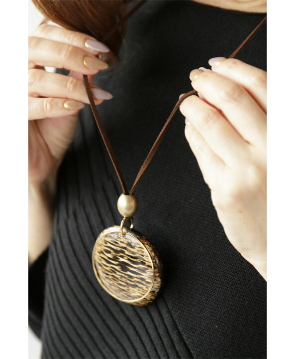 楽天市場 再入荷11月13日10時より アクセサリー ネックレス レディース ブラウン ゴールド 春 夏 秋 冬 ロング おしゃれ カジュアル 大人 かっこいい 軽量 合皮 驚きの軽さストレスフリー 存在感溢れる大ぶりネックレス 10 15 Otona