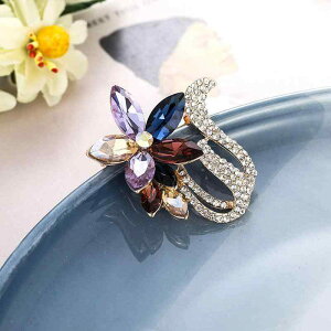 ブローチ レディース 韓国 シンプル リーフ ラインストーン 合金製 電気メッキ加工 胸元カバー 普段使い おしゃれ 上品 カーディガンピン ファッション小物