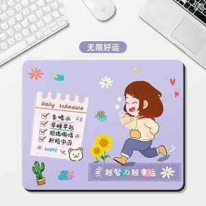 デスクマット マウスパッド レディース かわいい アニメ柄 キャラクターデザイン シンプル 小型 コンパクト 持ち運び 軽量 オフィス 在宅勤務 テレワーク PC作業 ラバー製 防水 デスク保護
