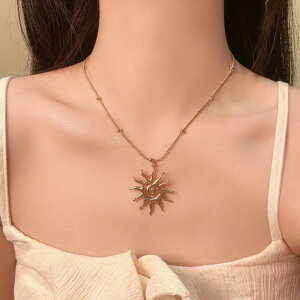 ペンダント レディース 太陽モチーフ スパイラル 鎖骨ネックレス ライトラグジュアリー 高級感 上品 シンプル ユニーク 洗練 合金製 電気メッキ加工 軽量 普段使い