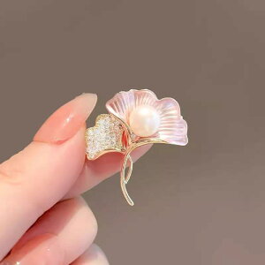 ブローチ レディース イチョウ葉 パール 高級感 ファッション 上品 エレガント コサージュ 襟ピン ストールクリップ ピン ピンク ホワイト 普段使い フォーマル アクセサリー
