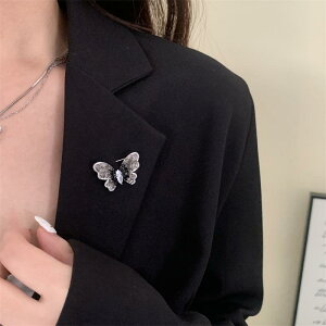 ブローチ レディース 女性用 ブラック グラデーション 蝶 クリスタル ジルコニア 銅製 高級感 上品 エレガント はだけ防止 フォーマル 普段使い 多機能 レトロ アンティーク風