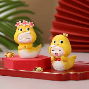 置物 ベビー 2025年 干支 巳 蛇 赤ちゃん 合成樹脂製 フィギュア オブジェ ケーキ デコレーション テーブル デスク飾り 写真撮影用 小道具 かわいい キャラクター