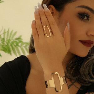 アクセサリー レディース ブレスレット 指輪 2点セット 欧米風 ファッション 上品 オールドマネー風 高級感 ライン スクエア 幾何学模様 透かし メタル製 電気メッキ加工 通勤 オフィス カジ