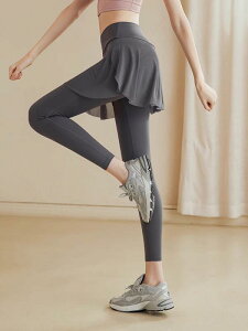 ヨガウェア レディース スカート付き フェイクレイヤード ハイウエスト 美尻 ヒップアップ 透け防止 速乾 ストレッチ フィットネス ランニング ダンス スポーツ トレーニング ジム グレー