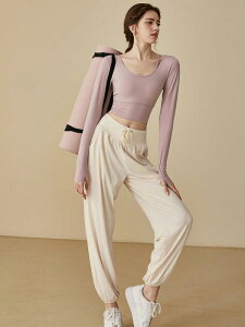 ヨガウェア レディース 上下セット 高級感 ブラカップ内蔵 長袖 タイトフィット ポリエステル スポーツ トレーニング ピラティス ランニング フィットネス