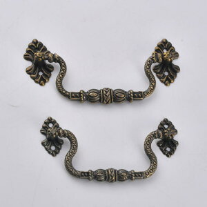 取っ手 ハンドル つまみ 亜鉛合金製 アンティーク調 ヨーロピアン レトロ クラシック 家具 食器棚 キッチンキャビネット クローゼット 引き出し 靴箱 鞄 吊り輪 プルリング 高級感 アンティ