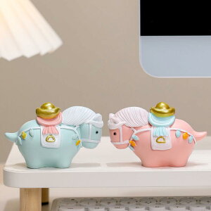 置物 午年 子馬 樹脂製 フィギュア マスコット 中華風 レトロモダン かわいい おしゃれ ユニーク 縁起物 開運 オフィス デスク インテリア 新年ギフト 誕生日プレゼント 引っ越し祝い