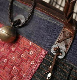 タイ モン族 ヤオ族刺繍のアップリケとろうけつ染めヘンプのレザーハンドルバッグ プレゼント アジアン 母の日 エスニック レディース
