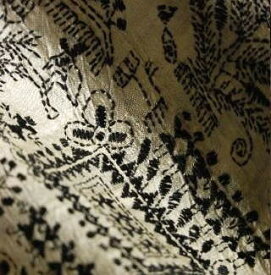 インド ウエストベンガル州の手刺繍シルクドゥパタ 大判ストール(スカーフ、ショール) ワルリー画モチーフ 生成り 黒 プレゼント アジアン 母の日 レディース