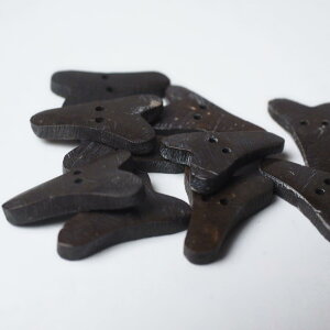 インド 手彫りボタン10個セット 丸 二つ穴 プレゼント アジアン クリスマス ハンドメイド 手作り エスニック ネコポスOK ナチュラル素材